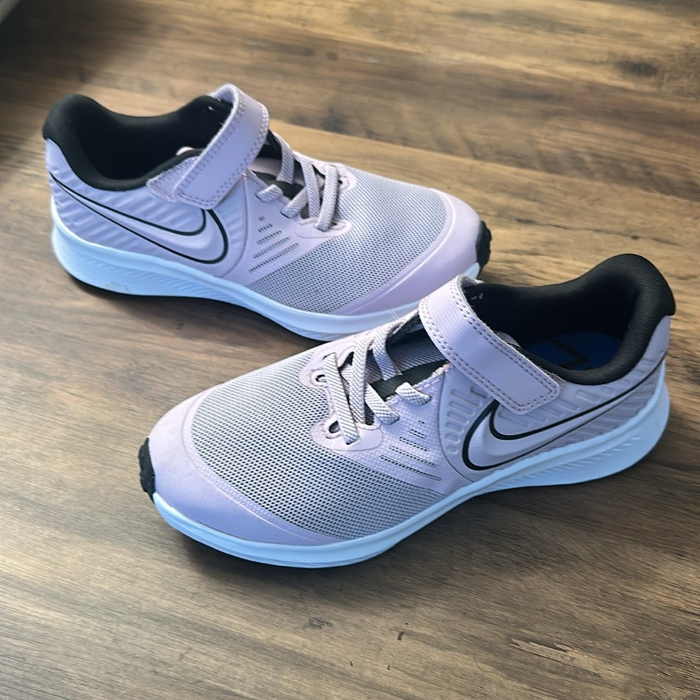 LIKE NEW Nike Girls Star Runner 2.0 Sneakers | Light Purple | 2Y